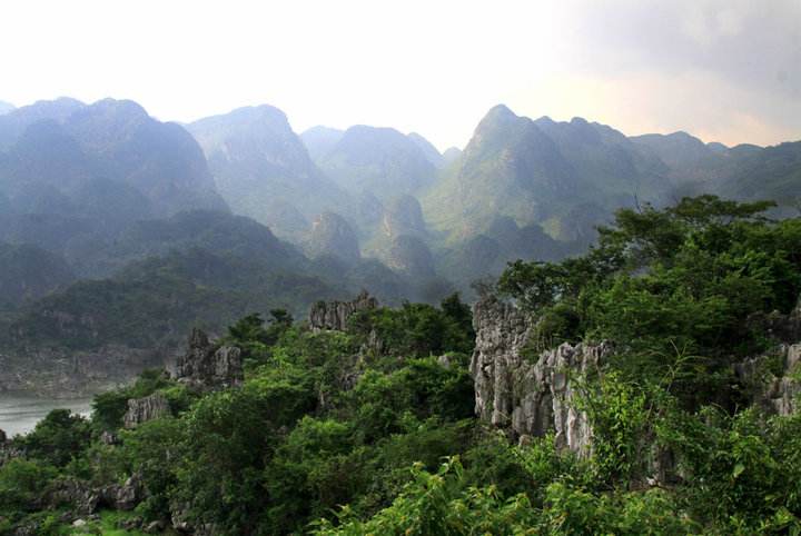 像崇山峻嶺的詞