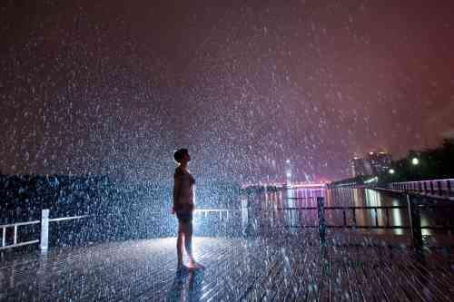 形容阴森的雨夜的句子