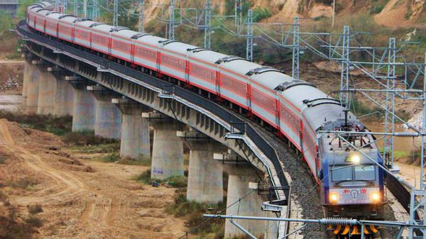 特别快速旅客列车(英文:express),简称:特快,是中国铁路的一个列车